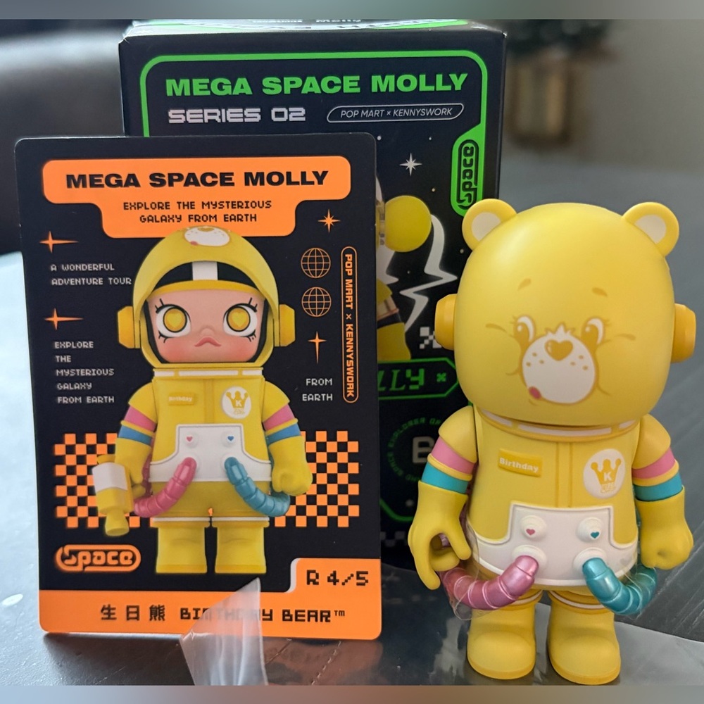 Space Molly “Birthday Bear” (Secret) Series 2 - Picture 2 of 3